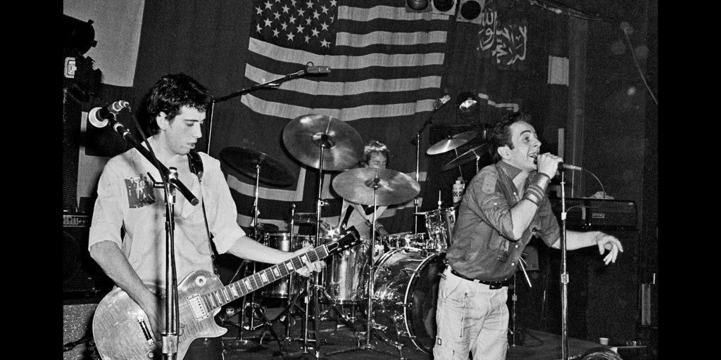 The Clash: Memori dan Pengaruh Band Punk Legendaris